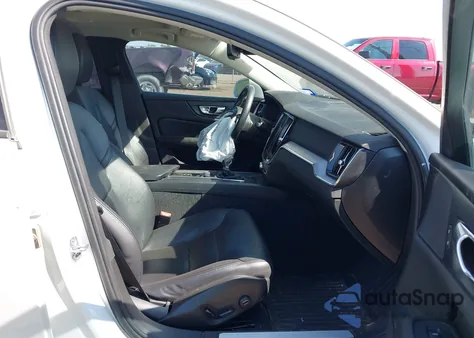 2019 Volvo S60 T5 Momentum z USA, uszkodzony, nr VIN 7JR102FK0KG011892